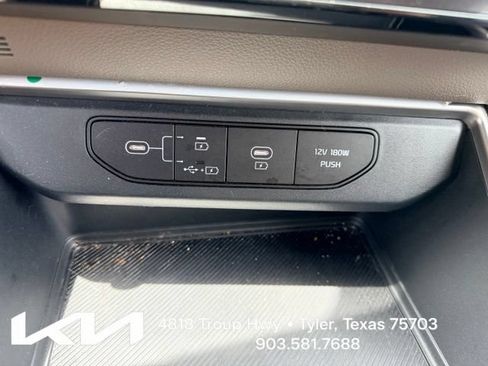 Used 2025 Kia Carnival FWD image 20