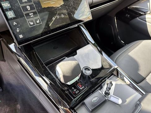 Used 2025 Land Rover Range Rover Sport image 17