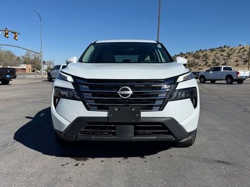 Used 2025 Nissan Rogue SV image 2