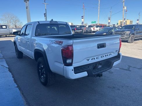 Used 2021 Toyota Tacoma TRD Off-Road image 3