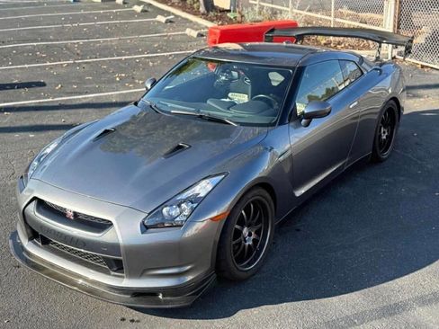 Used 2011 Nissan GT-R Premium AWD/4WD image 2