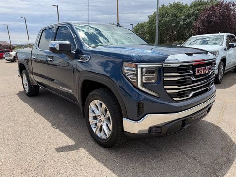 Used 2022 GMC Sierra 1500 SLT w/ SLT Convenience Package AWD/4WD image 3