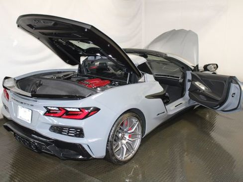 Used 2025 Chevrolet Corvette Z06 image 40