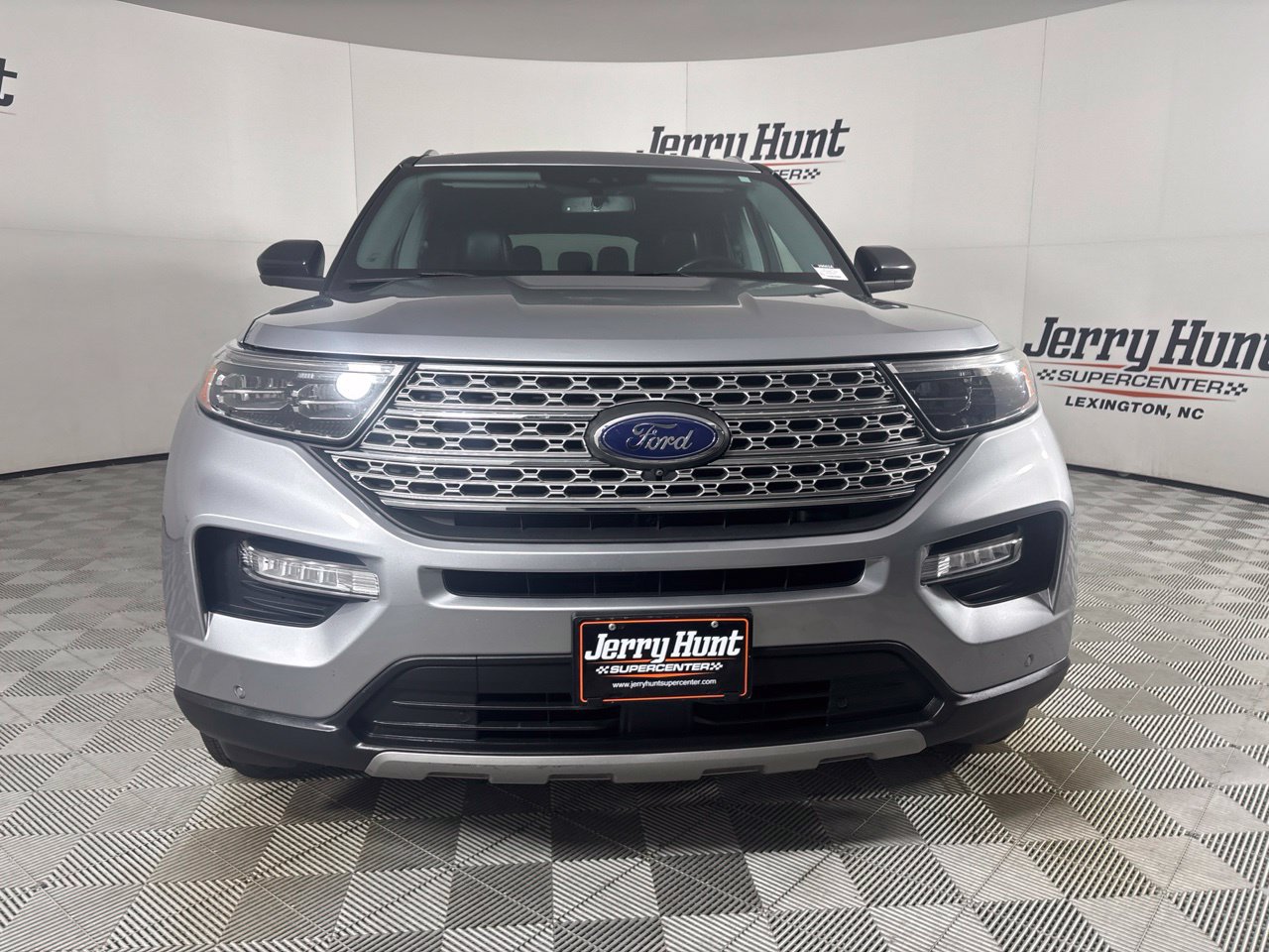 Used 2022 Ford Explorer Limited AWD/4WD image 2