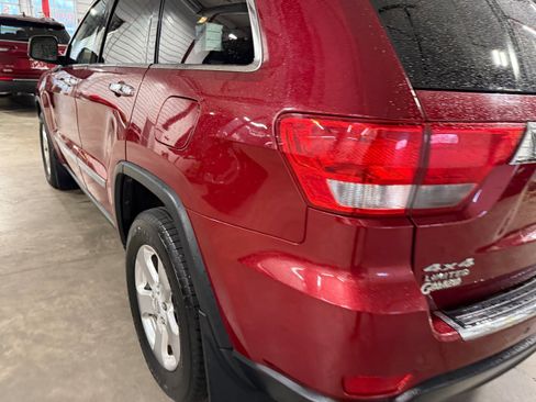 Used 2013 Jeep Grand Cherokee Limited w/ Luxury Group II image 21
