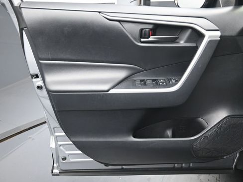 Used 2019 Toyota RAV4 LE w/ All Weather Liner Package image 19