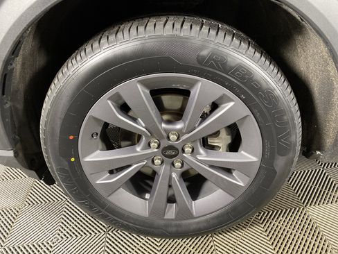 Used 2023 Ford Explorer XLT w/ Equipment Group 202A image 12