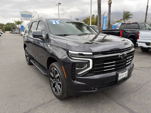Used 2025 Chevrolet Tahoe RST RWD image 2