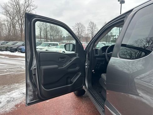 Used 2022 Nissan Frontier S image 11