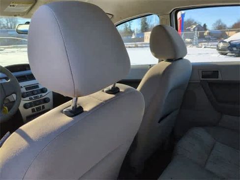 Used 2010 Ford Focus SE image 17