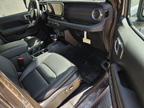 New 2026 Jeep Wrangler Unlimited Sahara AWD/4WD image 7