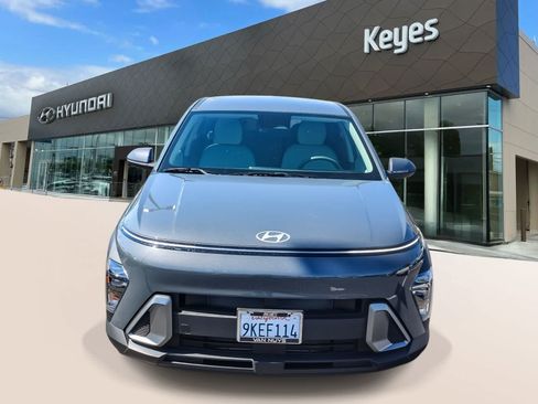 Used 2024 Hyundai Kona SE FWD image 2