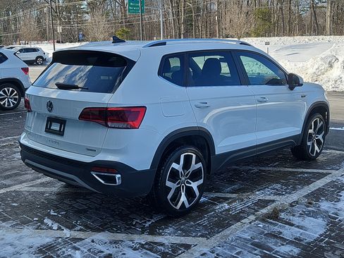 Certified 2022 Volkswagen Taos SEL image 2