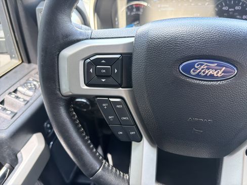Used 2017 Ford F250 Lariat w/ Lariat Value Package AWD/4WD image 19