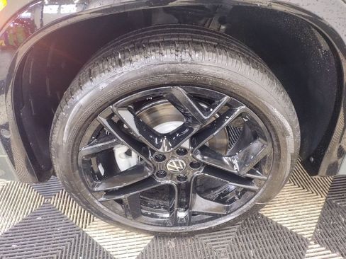 New 2025 Volkswagen Tiguan SE R-Line image 5