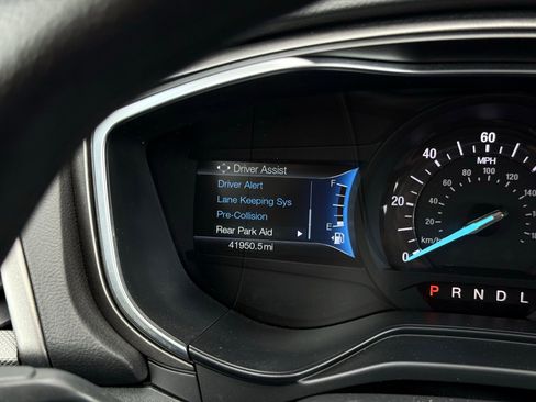 Used 2019 Ford Fusion SE FWD image 29
