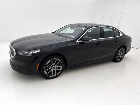 Used 2026 BMW 530i xDrive AWD/4WD image 5