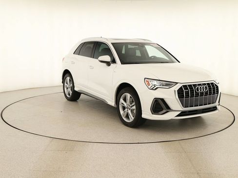 Certified 2023 Audi Q3 2.0T Premium Plus w/ Premium Plus Package AWD/4WD image 10