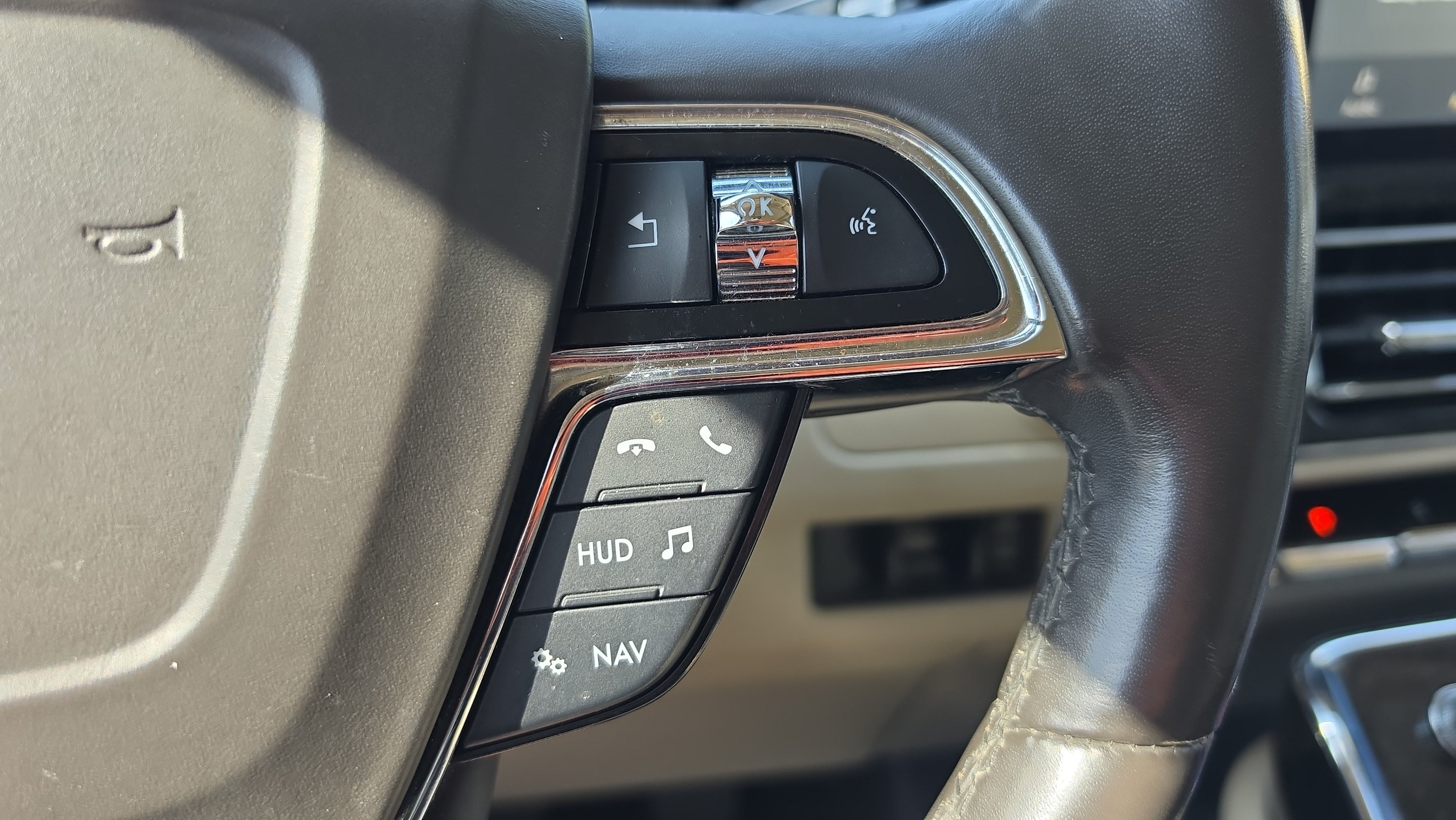 Used 2020 Lincoln Navigator L Reserve w/ Luxury Package AWD/4WD image 13