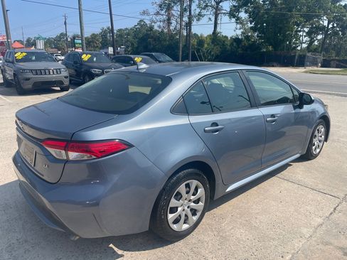Used 2021 Toyota Corolla LE image 5