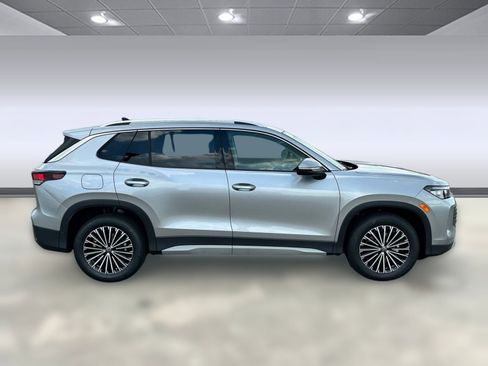 New 2025 Volkswagen Tiguan S FWD image 7