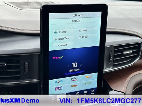 Used 2021 Ford Explorer King Ranch w/ Premium Technology Package image 27