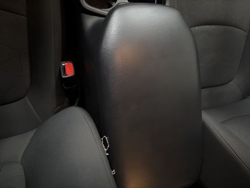 Used 2021 Toyota RAV4 XLE AWD/4WD image 16