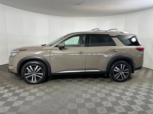 Used 2023 Nissan Pathfinder Platinum image 6