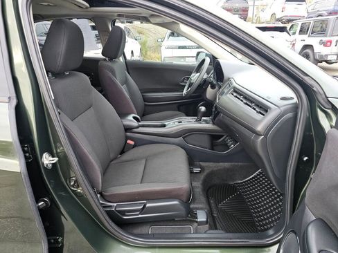 Used 2018 Honda HR-V EX image 11