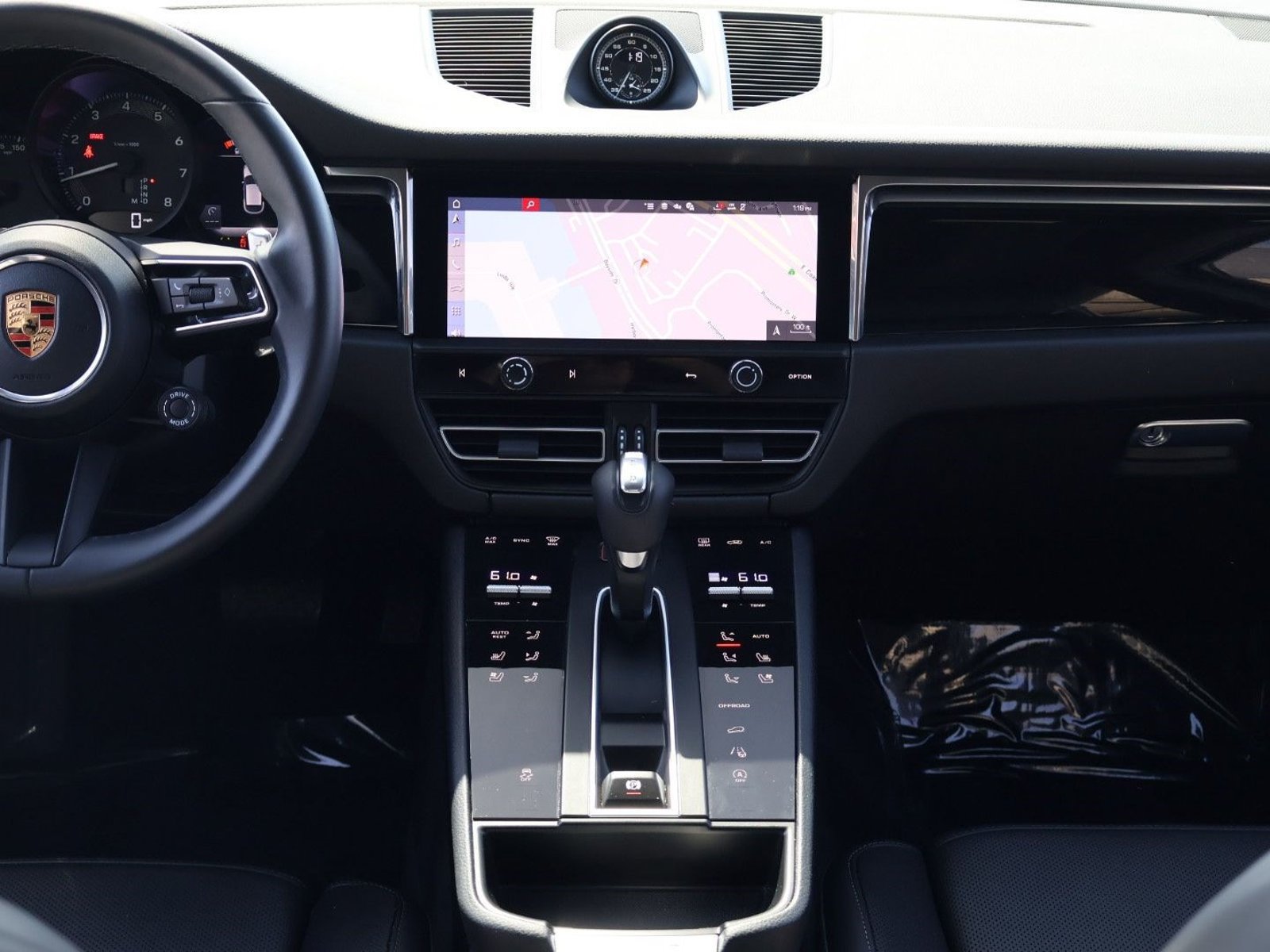 Certified 2026 Porsche Macan AWD/4WD image 20