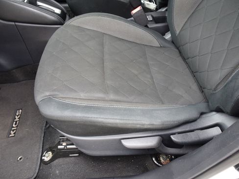 Used 2020 Nissan Kicks SV image 9