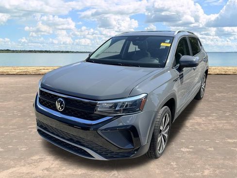 Used 2022 Volkswagen Taos SE image 4