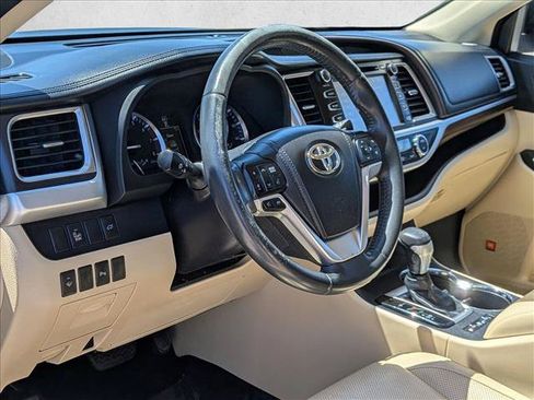 Used 2014 Toyota Highlander Limited FWD image 10