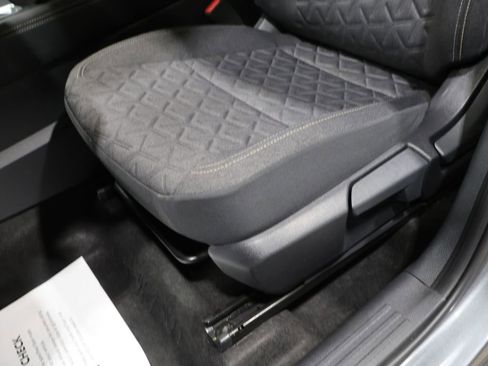 Used 2025 Nissan Kicks SV AWD/4WD image 12