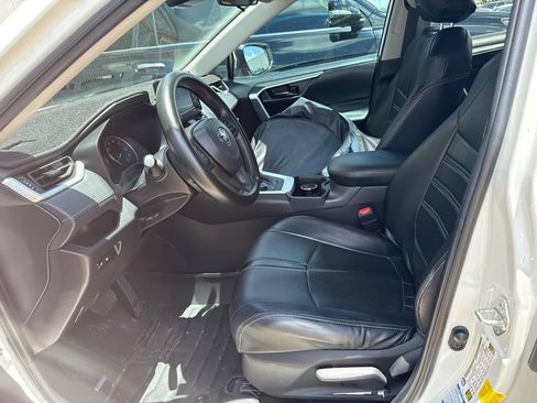 Used 2022 Toyota RAV4 LE AWD/4WD image 5