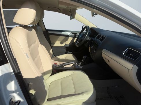 Used 2014 Volkswagen Jetta SE FWD image 17