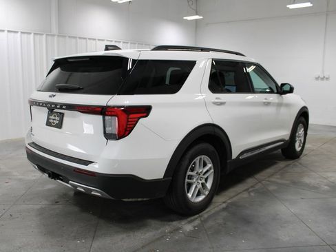 Used 2025 Ford Explorer Active w/ Active Comfort Package image 9