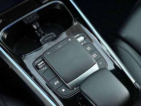 Certified 2022 Mercedes-Benz GLB 250 image 24