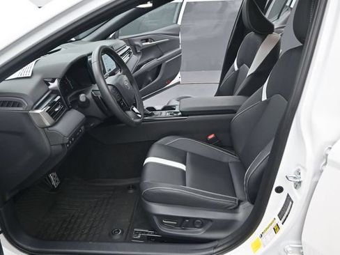 Used 2025 Toyota Camry SE FWD image 12
