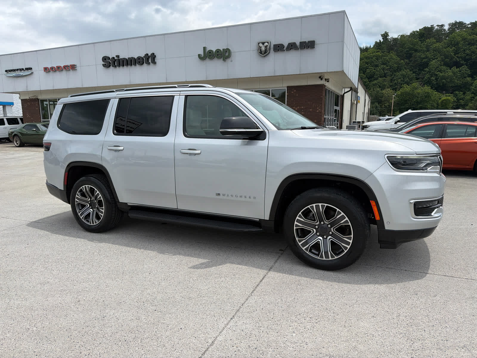Used 2024 Jeep Wagoneer Series II AWD/4WD image 2