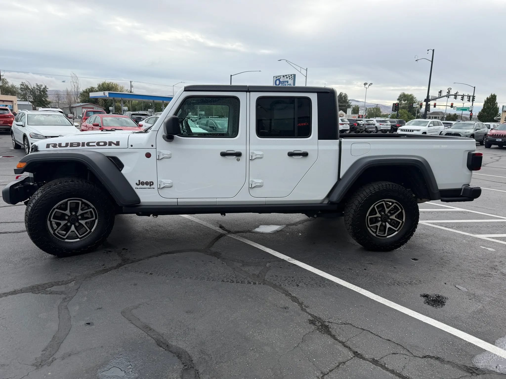 Used 2025 Jeep Gladiator Rubicon AWD/4WD image 5