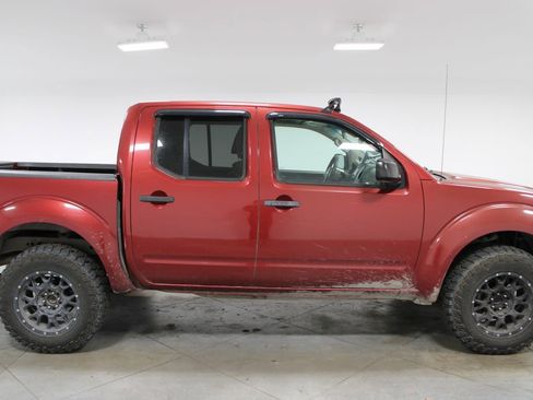 Used 2014 Nissan Frontier SV image 11