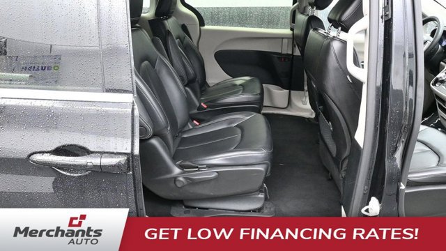 Used 2023 Chrysler Pacifica Touring-L FWD image 12