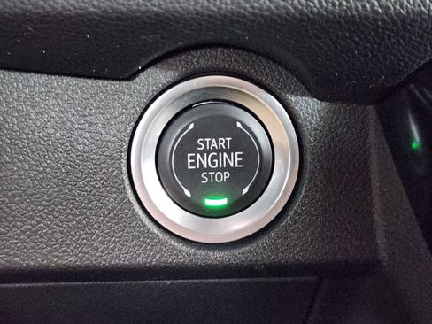 Used 2025 Chevrolet Traverse LT FWD image 21
