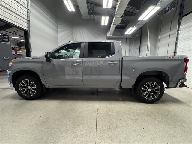 Used 2024 Chevrolet Silverado 1500 LT AWD/4WD image 5