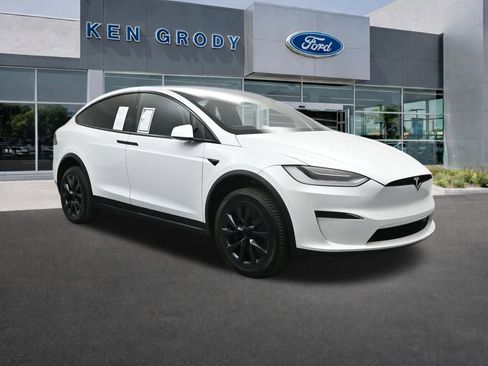 Used 2022 Tesla Model X image 1