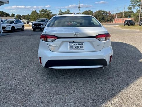Used 2022 Toyota Corolla LE image 6