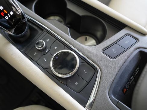 Used 2022 Cadillac XT6 Premium Luxury w/ Technology Package image 21