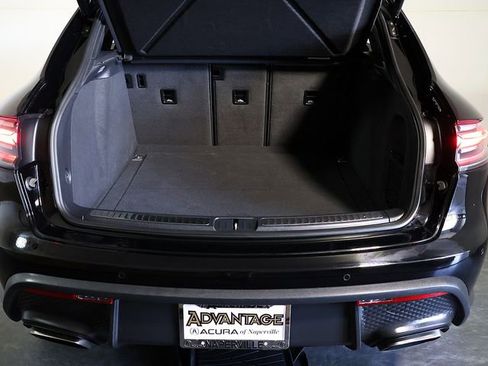 Used 2023 Porsche Macan AWD/4WD image 30