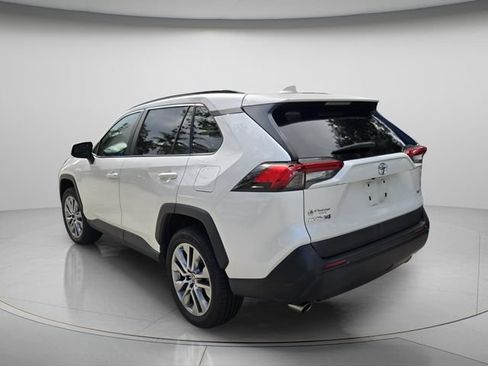 Used 2022 Toyota RAV4 XLE Premium FWD image 6